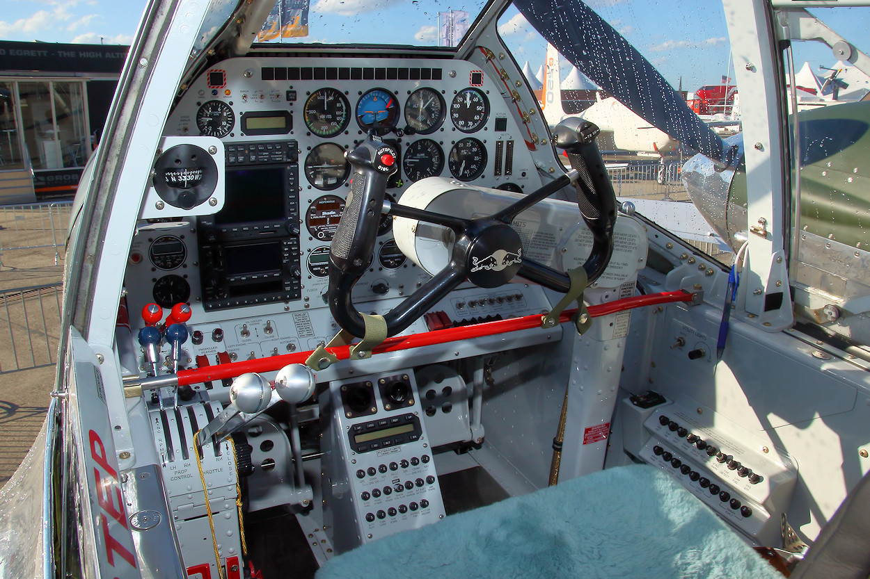 Lockheed P-38 Lightning - Cockpit