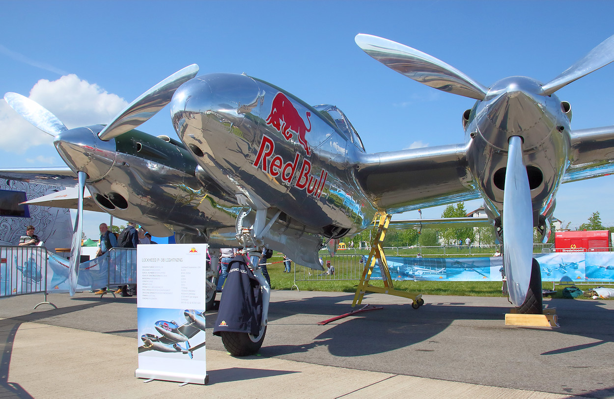 Lockheed P-38 Lightning - Kampfflugzeug der “Flying Bulls” von Red Bull