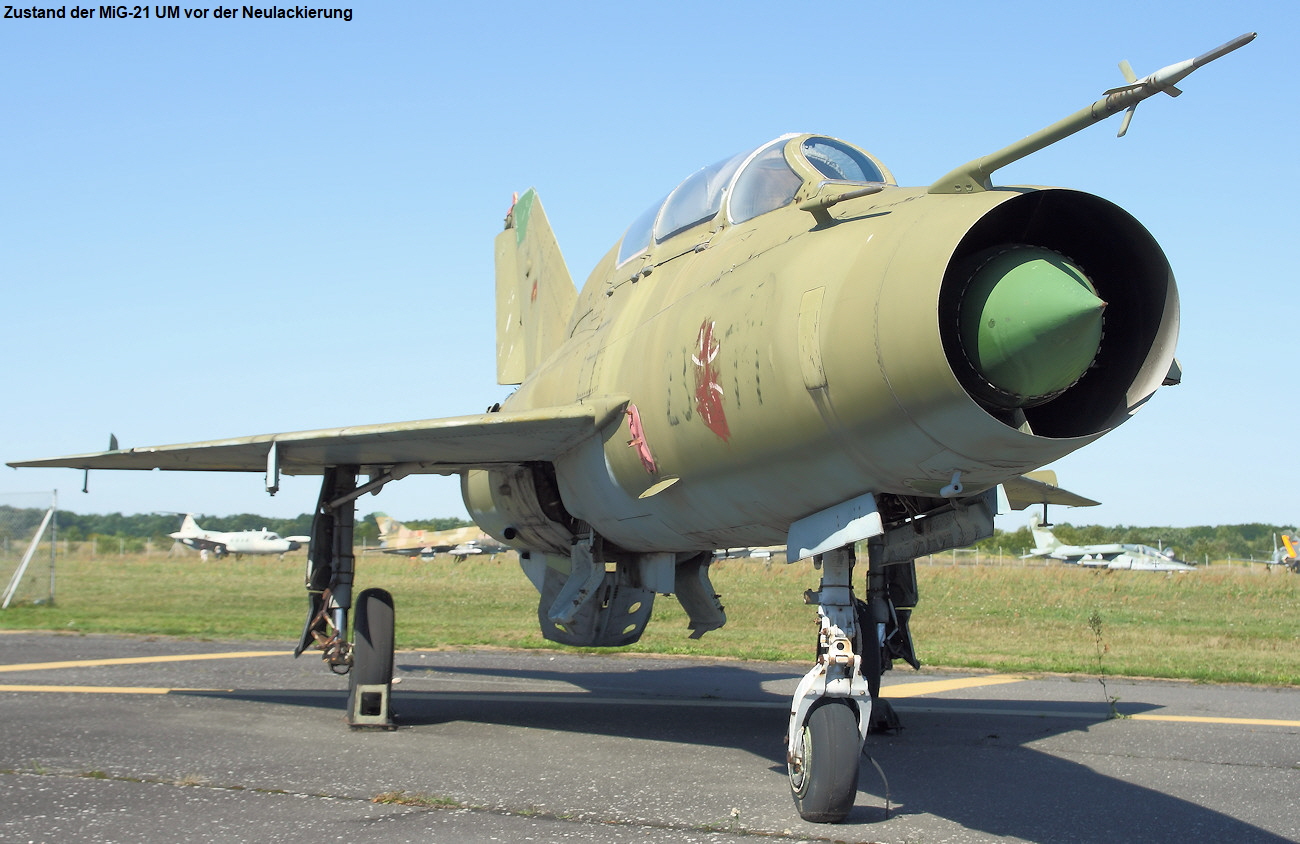 MiG-21 UM - Kennung 23+77