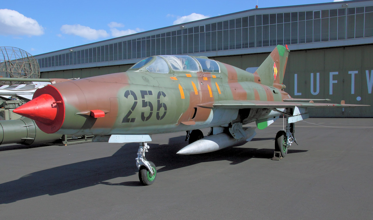 MiG-21 UM - doppelsitziges Schul- und Übungsflugzeug der ehemaligen NVA von 1965