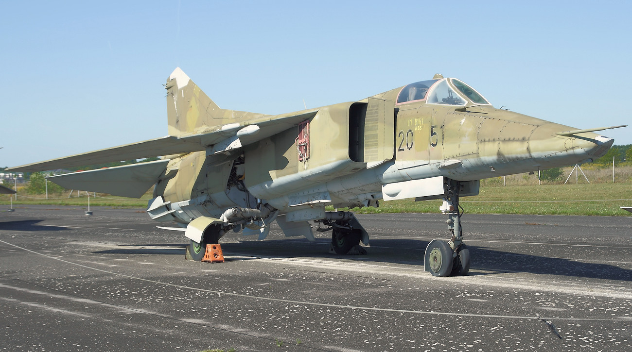 MiG-23 BN - Jagdbomber mit Schwenkflügel von 1974 der 3. Generation