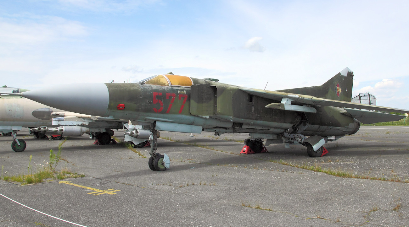MiG-23 MF - Militärflugzeug