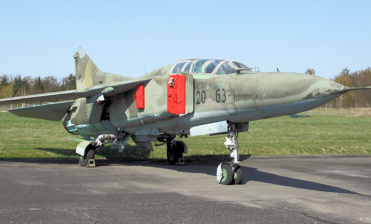 MiG-23 UB - doppelsitzige Trainerversion des russischen Jagdflugzeugs