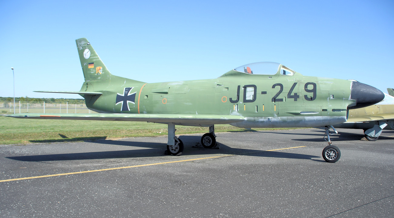 North American F-86K Sabre - Kampfflugzeug