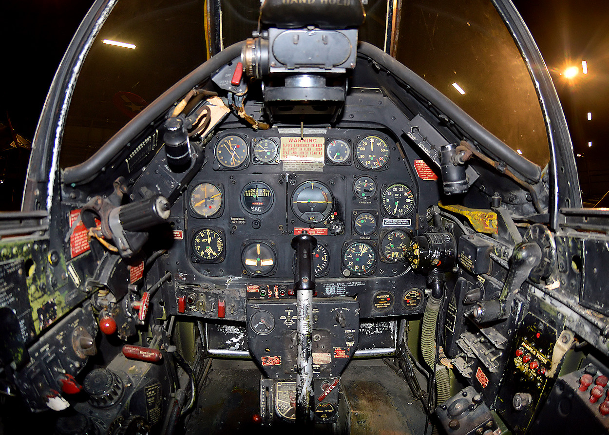 North American P-51D Mustang - Cockpit