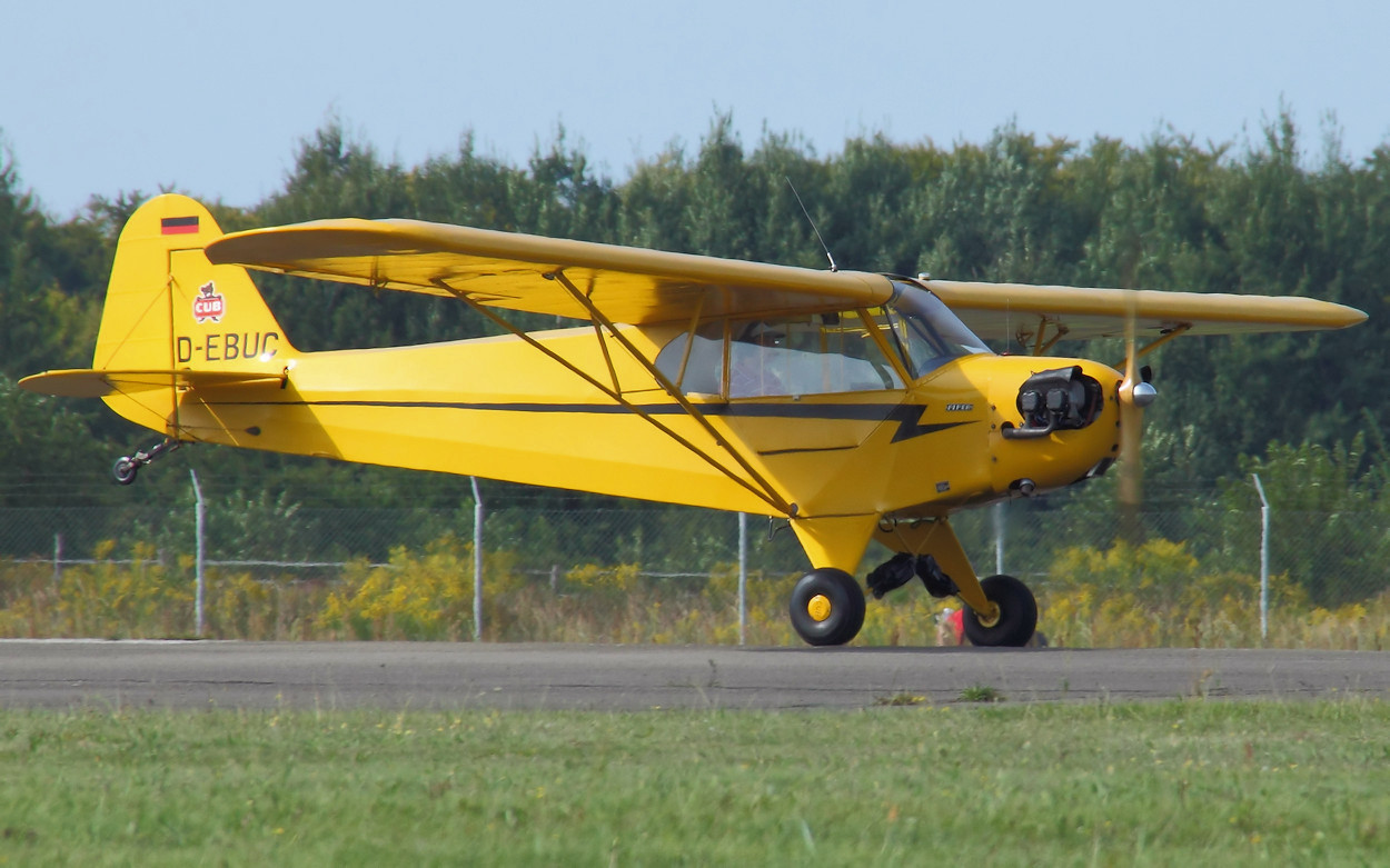 Piper J3c - 65 Cub Sportflugzeug