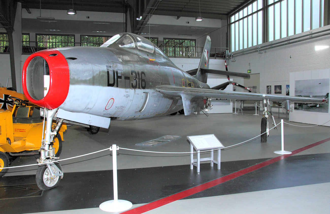 Republic F-84 F Thunderstreak Kampfflugzeug