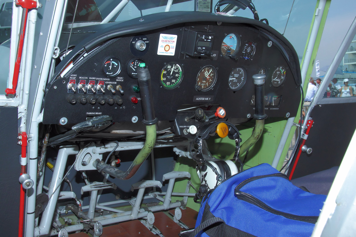 Taylorcraft Auster Mk.V - Cockpit