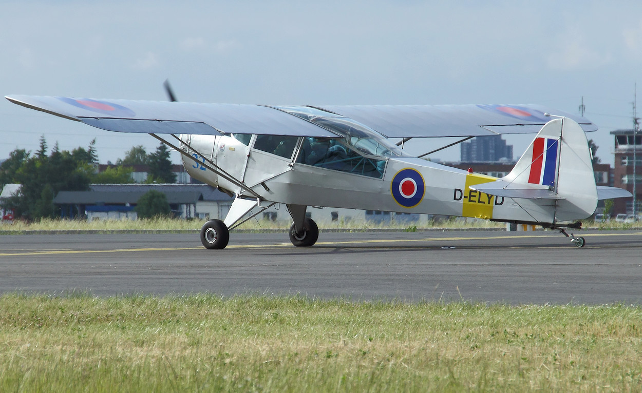 Taylorcraft Auster Mk.V - Rollbahn