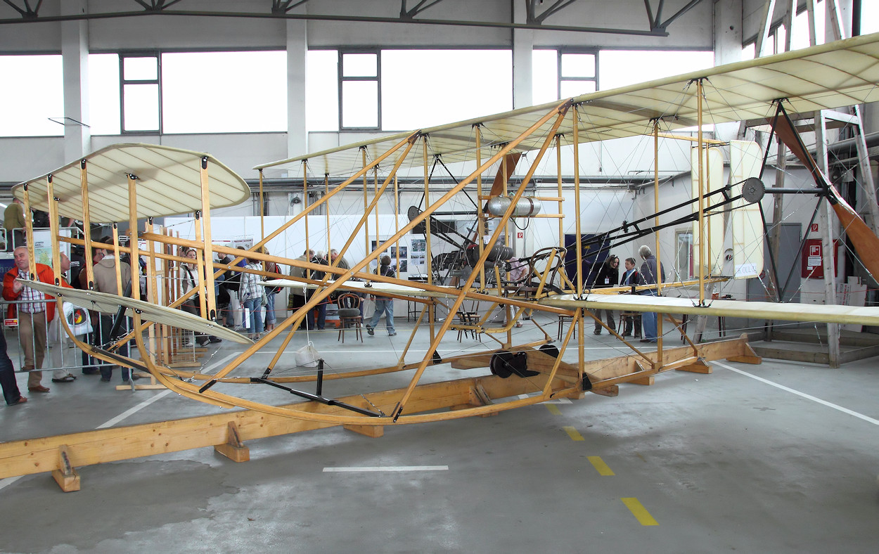 Wright Flyer III - erstes Motorflugzeug