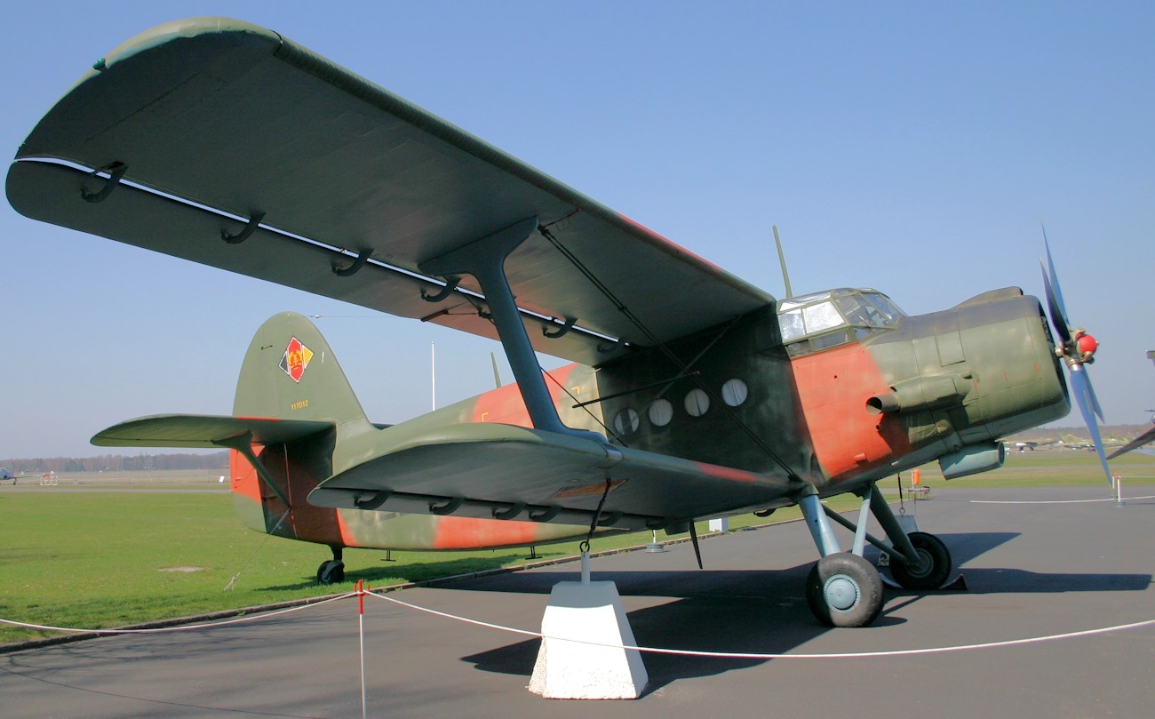 Antonow AN-2 -- Doppeldecker