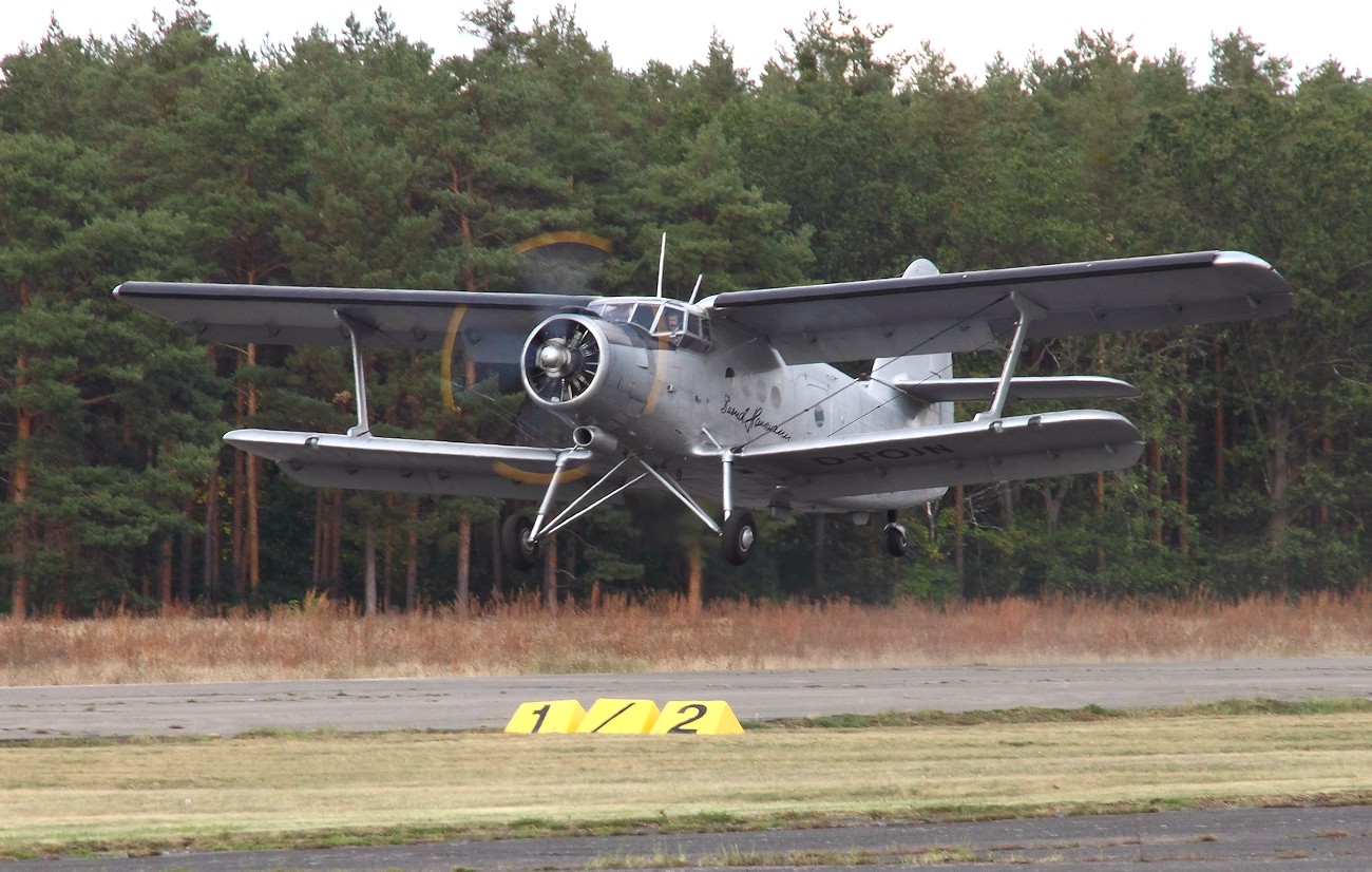 Antonow AN-2 - Landeanflug