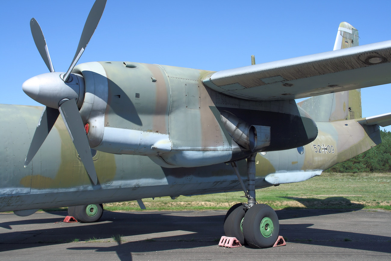 Antonow AN-26 - Triebwerksgondel