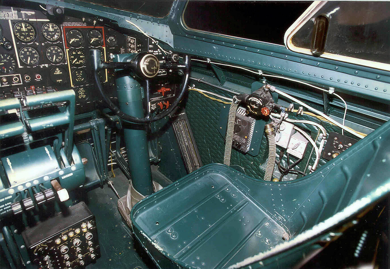 Boeing B-17 Flying Fortress - Cockpit rechts