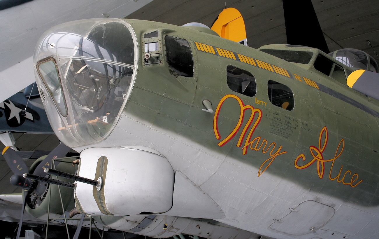 Boeing B-17 Flying-Fortress - MGs im Flugzeugbug