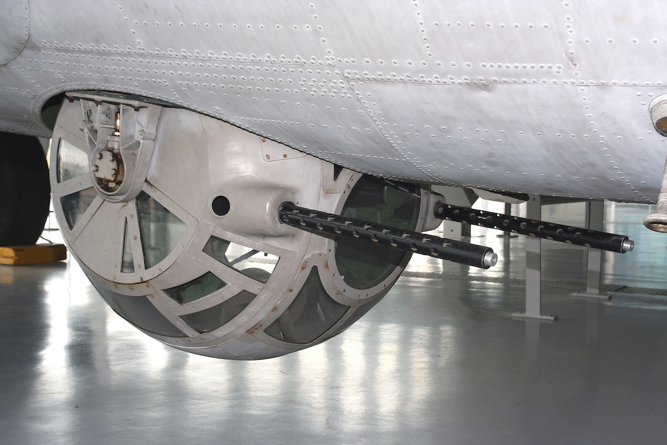 Boeing B-17 - unterer Waffenturm - Kugelturm