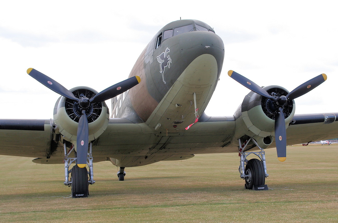 Douglas C-47 Dakota - Flugzeug der RAF