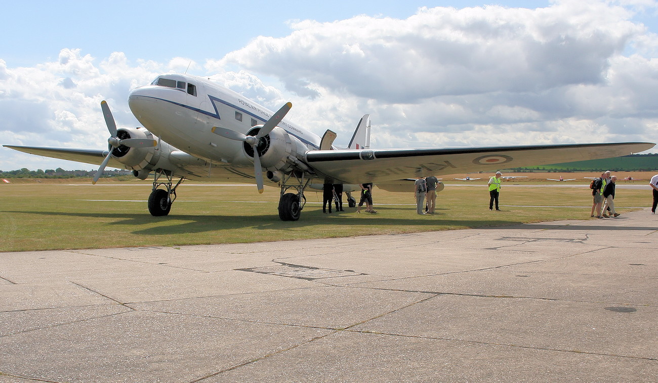 Douglas C-47 Dakota - Passagierflugzeug