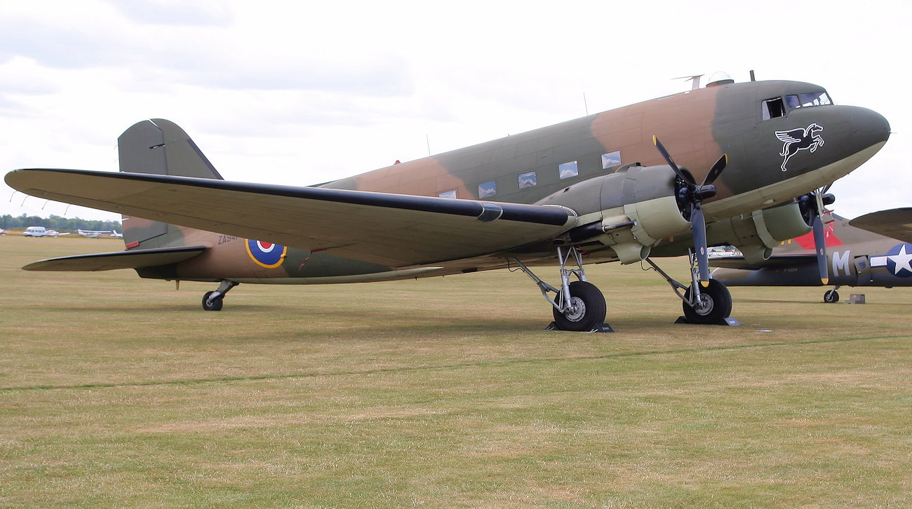 Douglas C-47 Dakota - Transportflugzeug