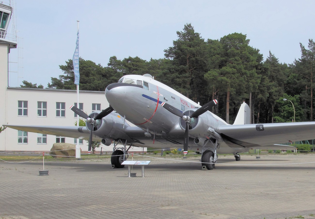 Douglas C-47 Dakota - Transportflugzeug