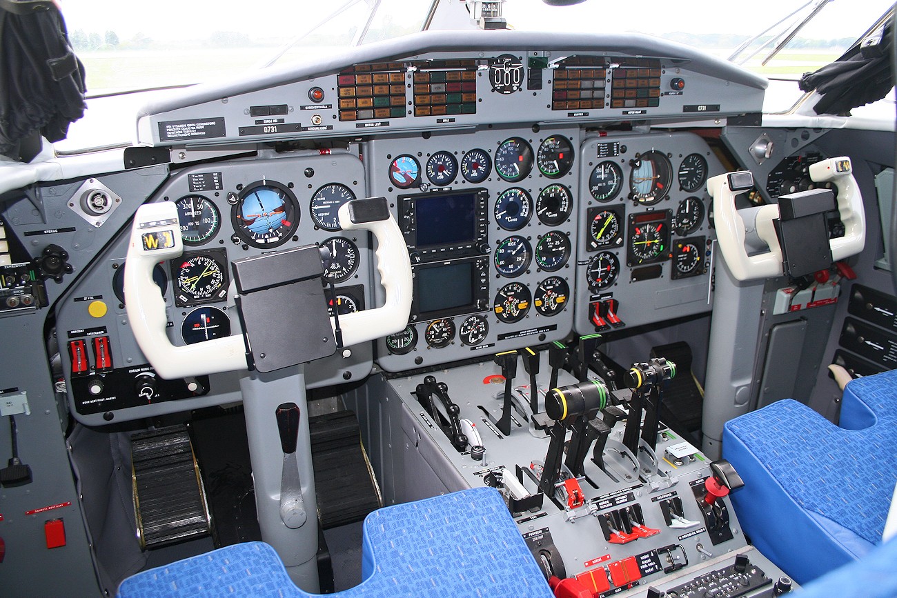Let L-410 UVP Turbolet - Cockpit