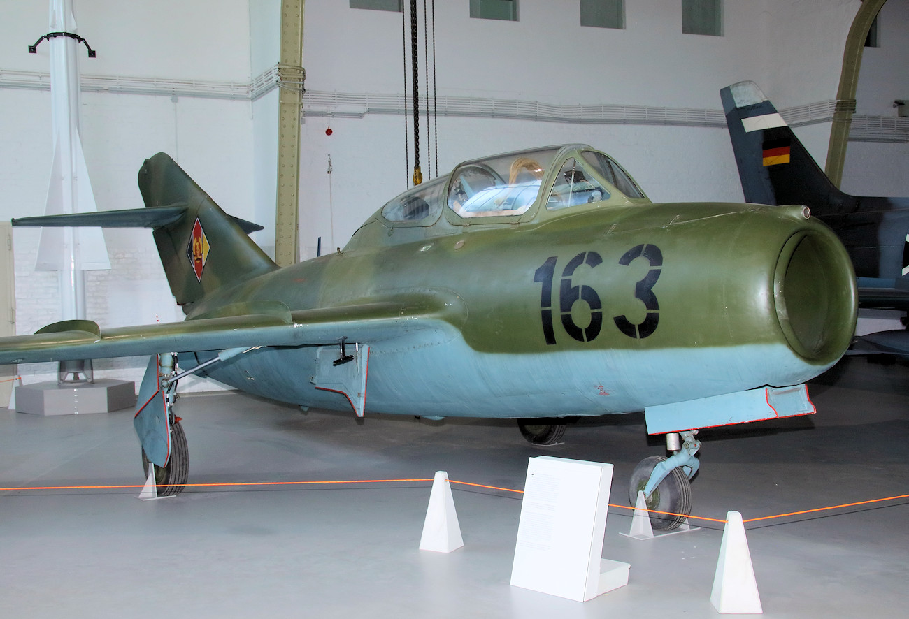 MiG-15 UTI - Kampfflugzeug