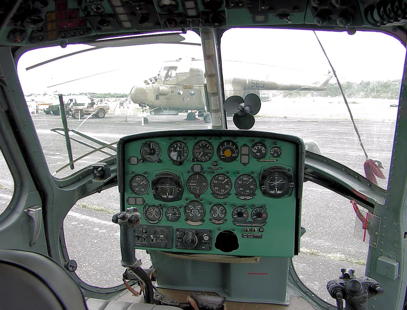 Mil Mi-2 - Cockpit