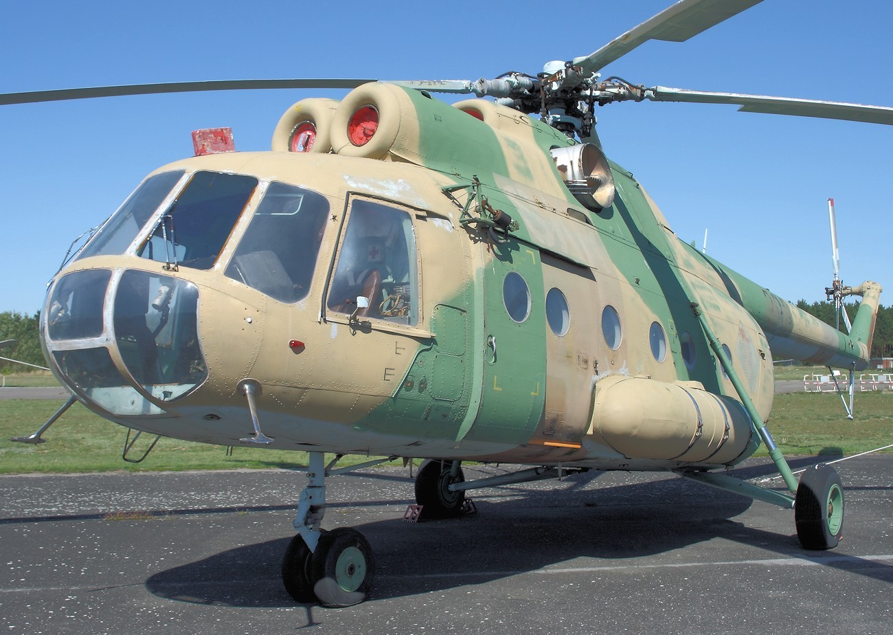 Mil Mi-8 T --- Transporthubschrauber mit 2 Turbinentriebwerken, Heckladetor und Seilwinde