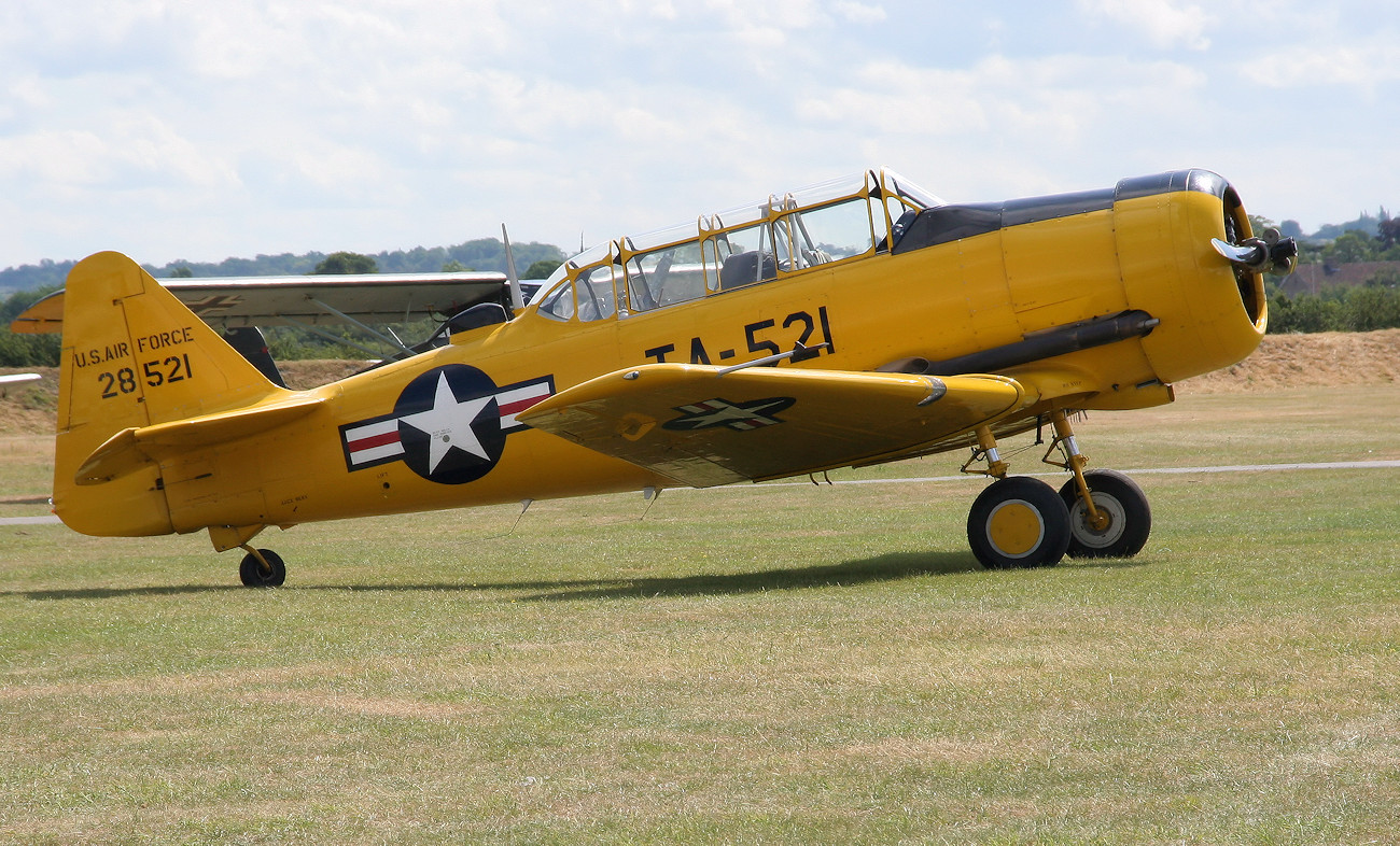 North American AT-6D Texan - Schulflugzeug aus der Zeit des Zweiten Weltkrieges