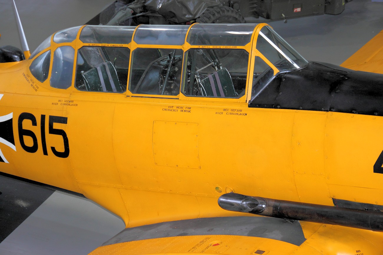 North American CCF Harvard Mk.4 - Cockpit