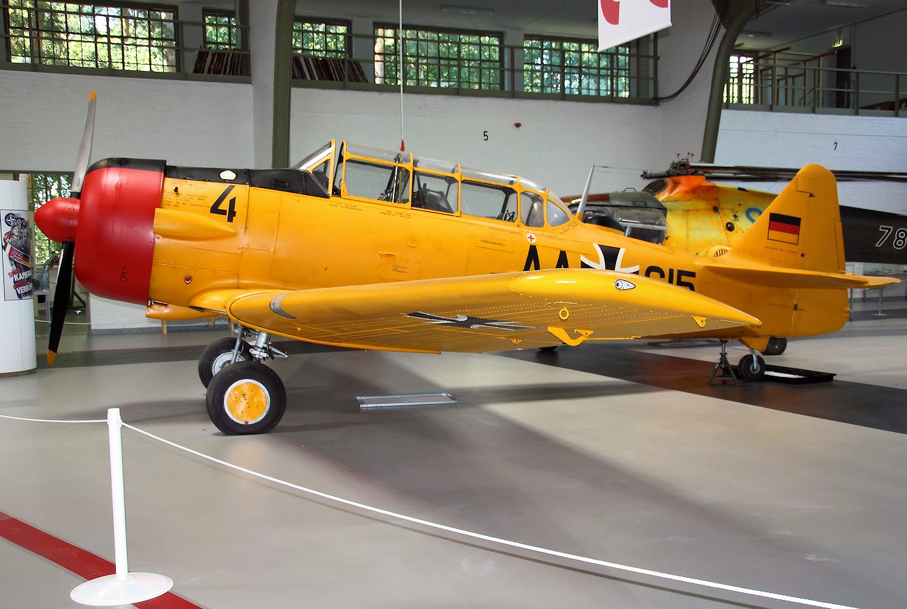 North American CCF Harvard Ausbildungsflugzeug