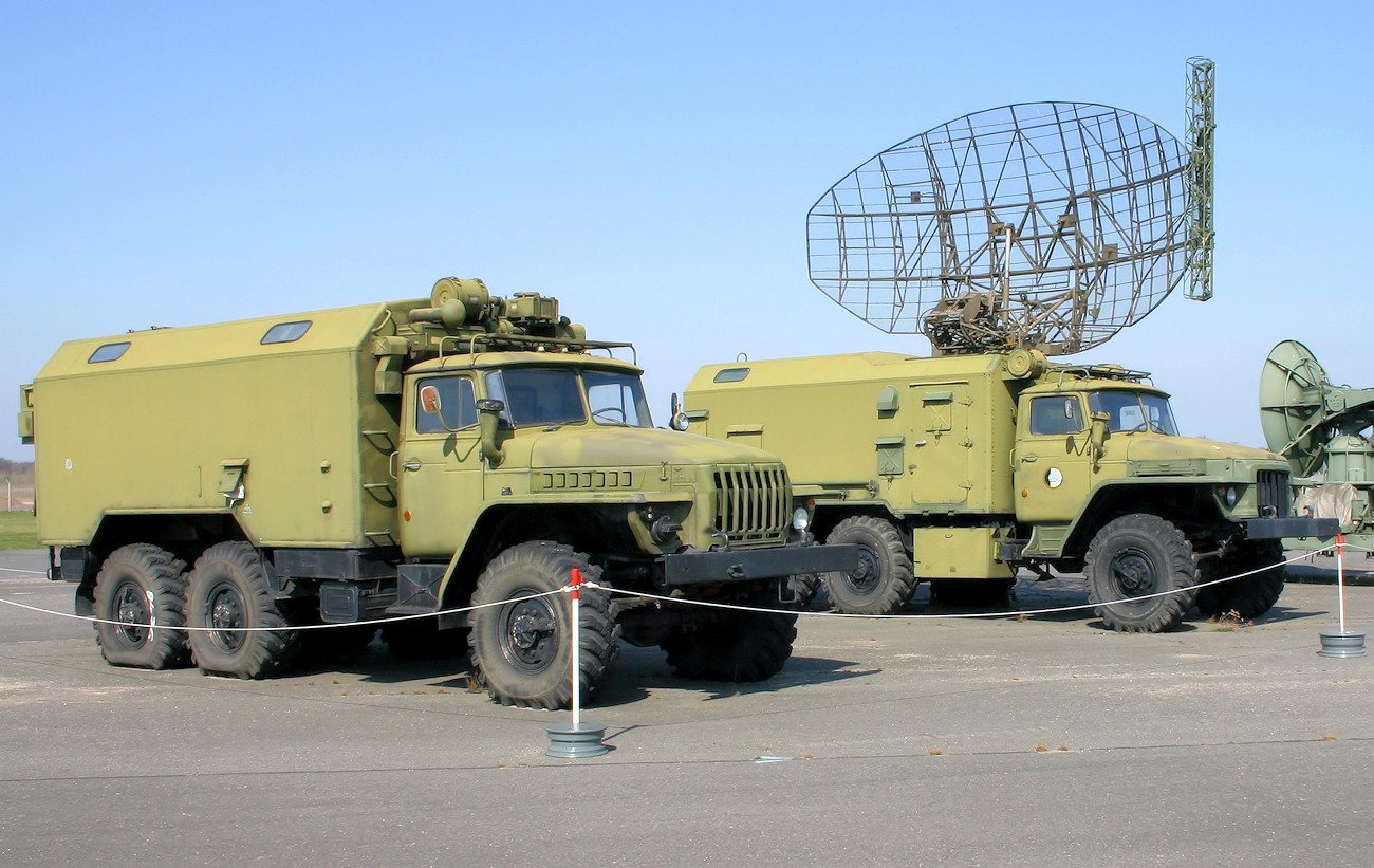 Parol 1 L 22 - Radarsystem der UdSSR auf Lkw ZIL 157K zur Freund-Feind-Erkennung