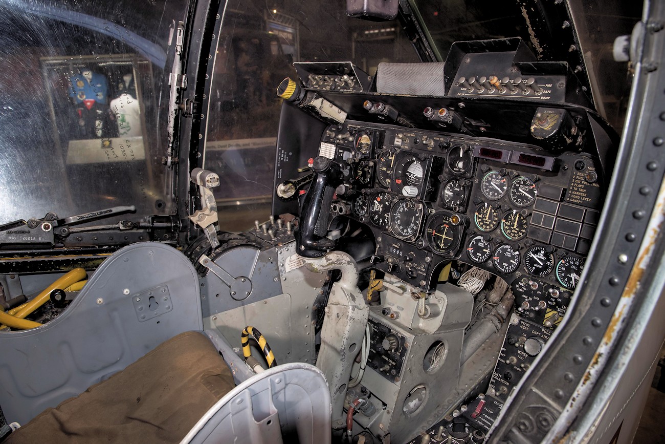 Rockwell OV-10 Bronco - vorderes Cockpit