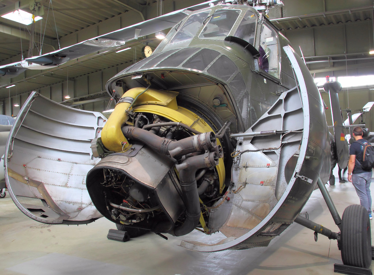 Sikorsky H-34 G - 9-Zylinder-Sternmotor im Bug