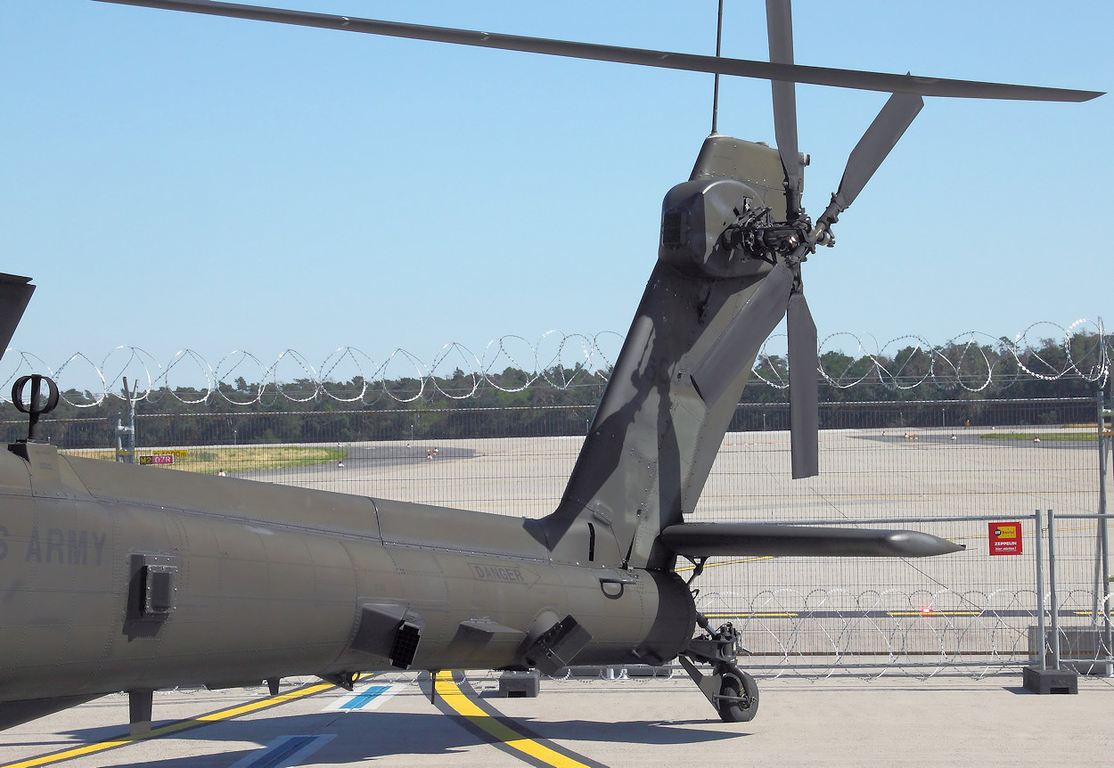 Boeing AH-64 Apache Longbow - Heckansicht