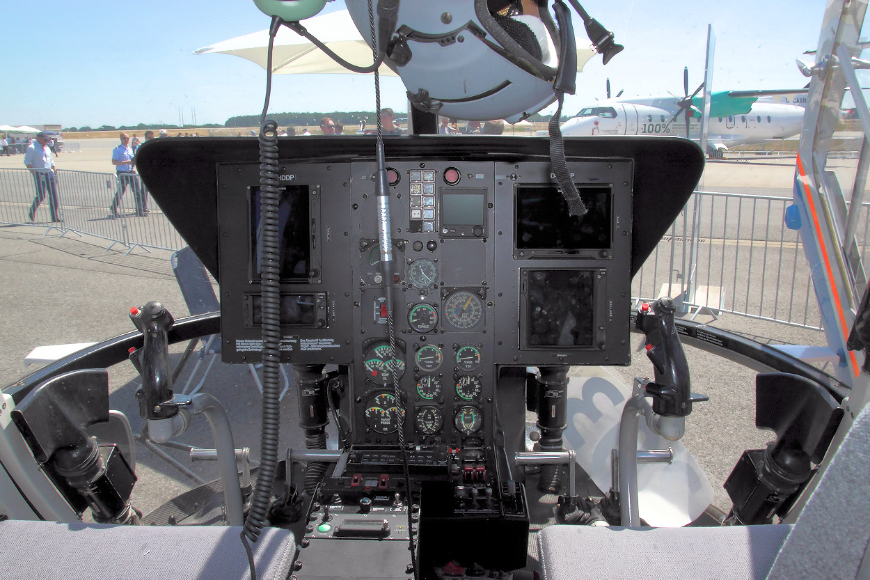 Bölkow Bo-105 - Cockpit der DLR