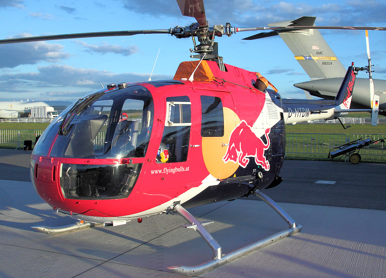 Bölkow Bo 105 - Hubschrauber der Kunstflugstaffel “Flying Bulls” des Getränkeherstellers Red Bull