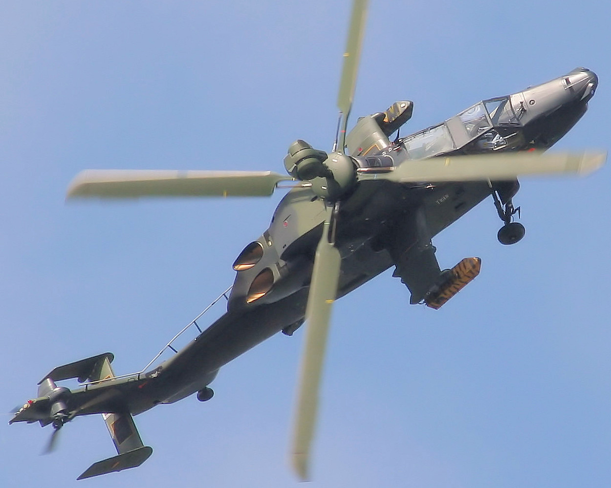 Eurocopter Tiger - Looping