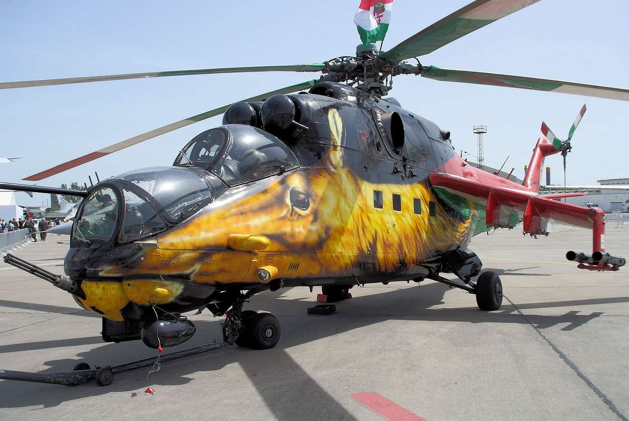 Mil Mi-24 - Nationalfarben Ungarns