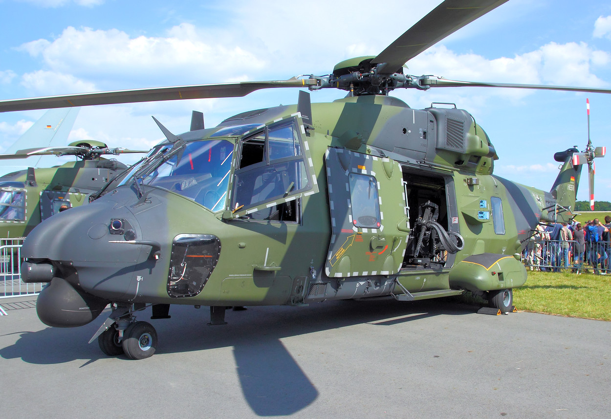 NH90 - Mehrzweckhubschrauber zum Transport von Lasten, Material oder 20 Soldaten