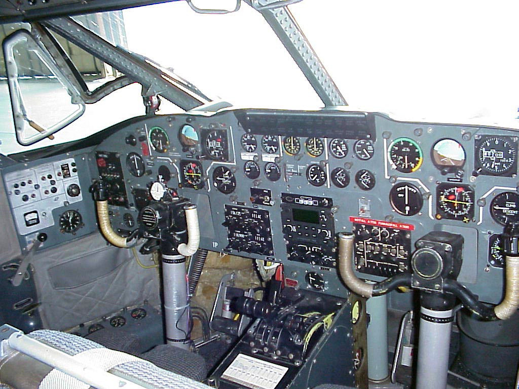 Short S.C.7 Skyvan - Cockpit