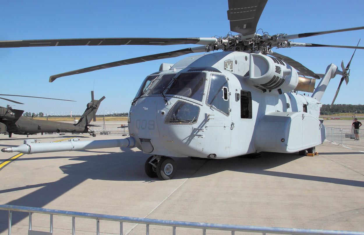 Sikorsky CH-53 King Stallion - Der schwerste und größte in den US-Streitkräften verwendete Hubschrauber hat 3 Triebwerke