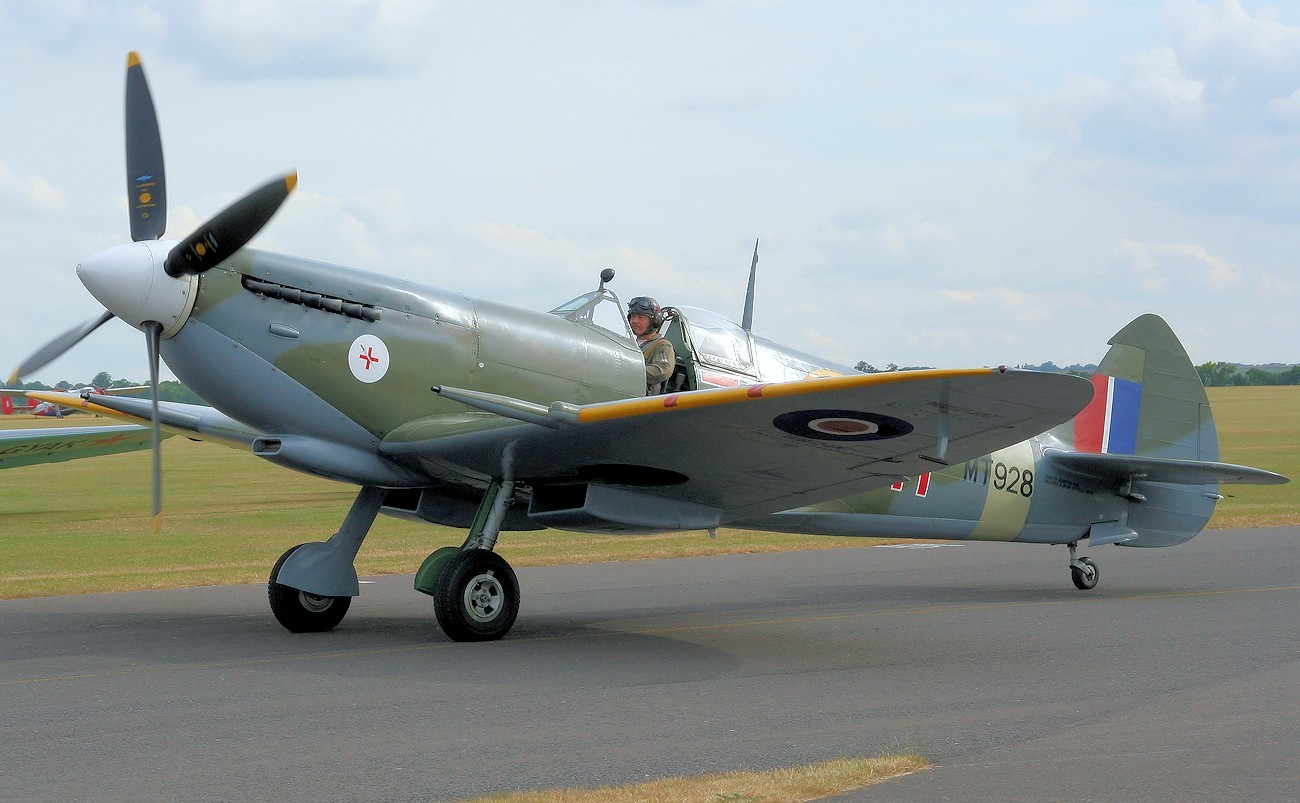 Supermarine Spitfire Mk. VIII - Spitfire-Version mit Merlin-Motor, einziehbarem Spornrad und Tropenausrüstung