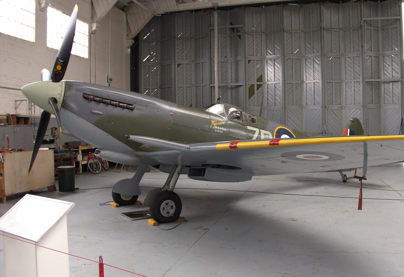 Supermarine Spitfire Mk.IX - IWM Duxford