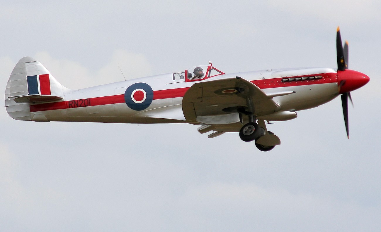 Supermarine Spitfire Mk.XIV - eines der erfolgreichsten Kampfflugzeugeder RAF mit 5-Blatt-Propeller