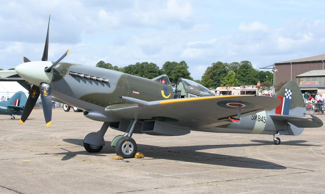 Supermarine Spitfire Mk.XVIII - Spitfire-Version mit Vollsichthaube und verstellbarem 5-Blatt-Propeller