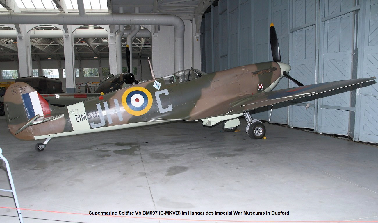 Supermarine Spitfire Vb - Hangar im IWM Duxford