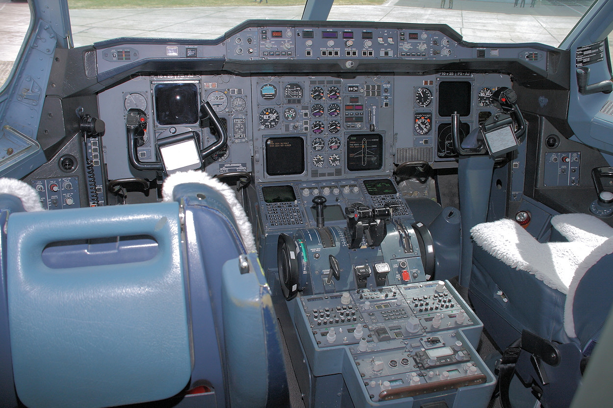 Airbus A310-304 Cockpit