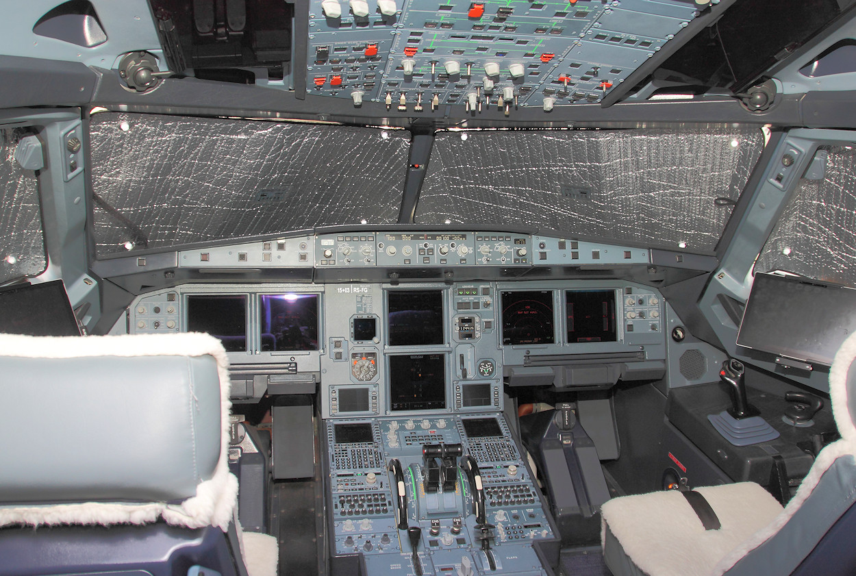 Airbus A319 OH - Cockpit
