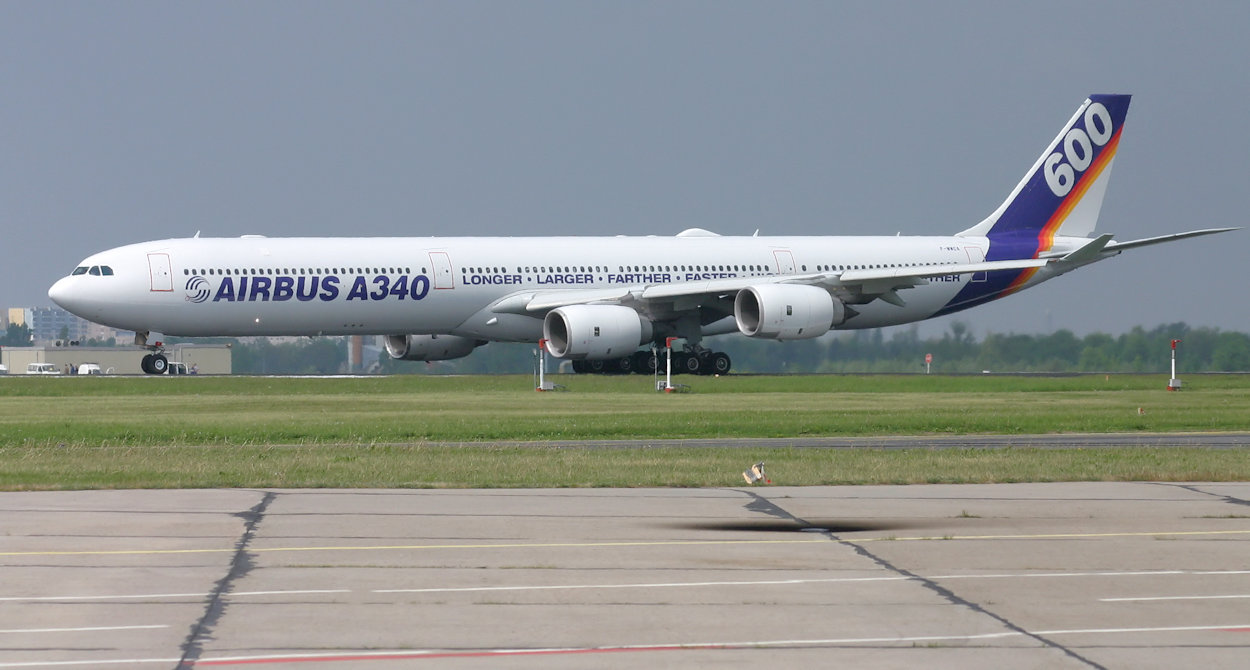 Airbus A340-600 - Rollbahn